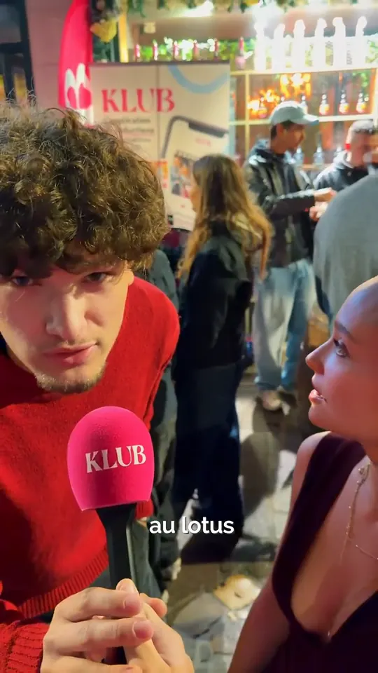 Interview de nuit au micro rose Klub